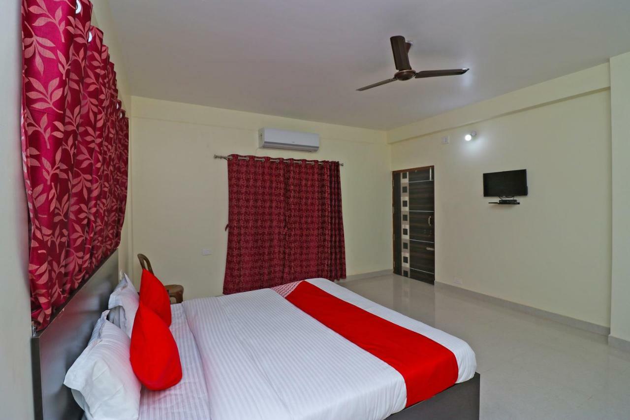 OYO 35905 Hotel Ayush Palace Cuttack Exterior foto